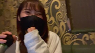 生ハメされて喘ぎながら歌うエロ女子大生♪パイパンまんこがキツキツ♡最後はお口にたっぷり射精！可愛いお口でぺろぺろしながらごっくん ♡RYO＆YUU♡ 素人カップル/歳の差/美少女/10代/スタイル抜群