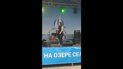 Live: 