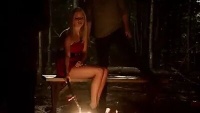 Claire Holt - Дневники вампира s03e03-15