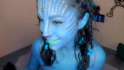 Грудастая нави от Avatar заводит нас с синей задницей и сиськами