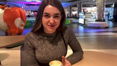 Озабоченная даже в торговом центре найдет приключения