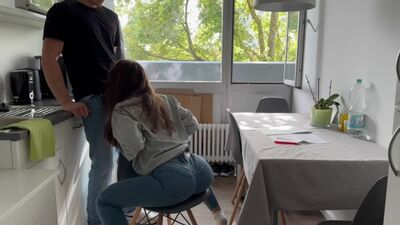 Прямо на кухне страсть накрыла